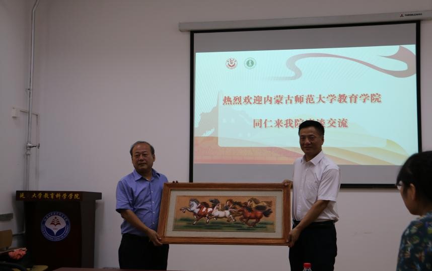 内蒙古师范大学教育学院来十大博彩足球网站排名
访问交流