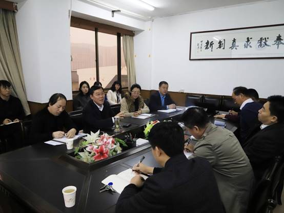 陈华副校长参加十大博彩足球网站排名管理干部培训会并做专题报告