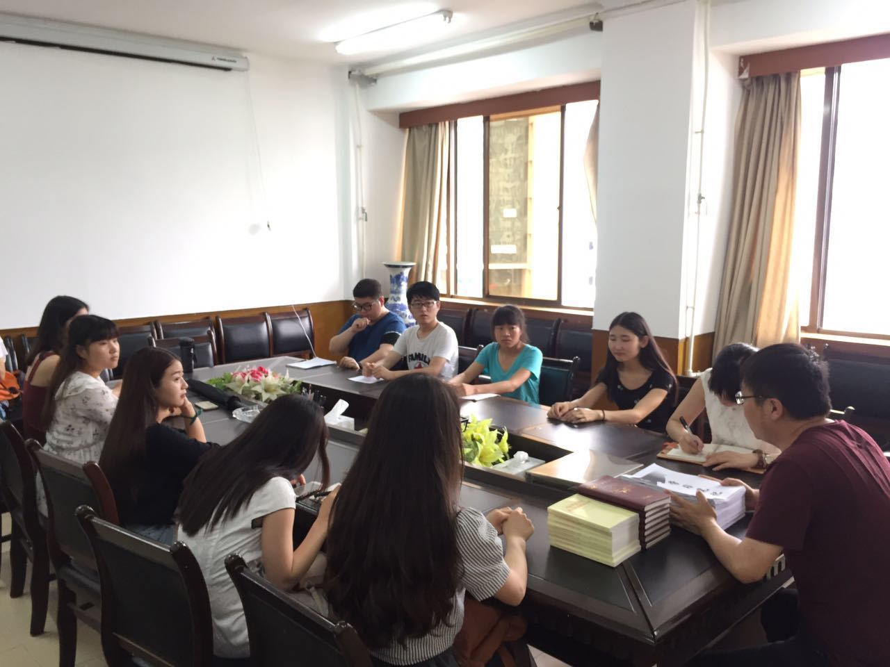 十大博彩足球网站排名
学生党支部安排暑假期间“两学一做”学习教育